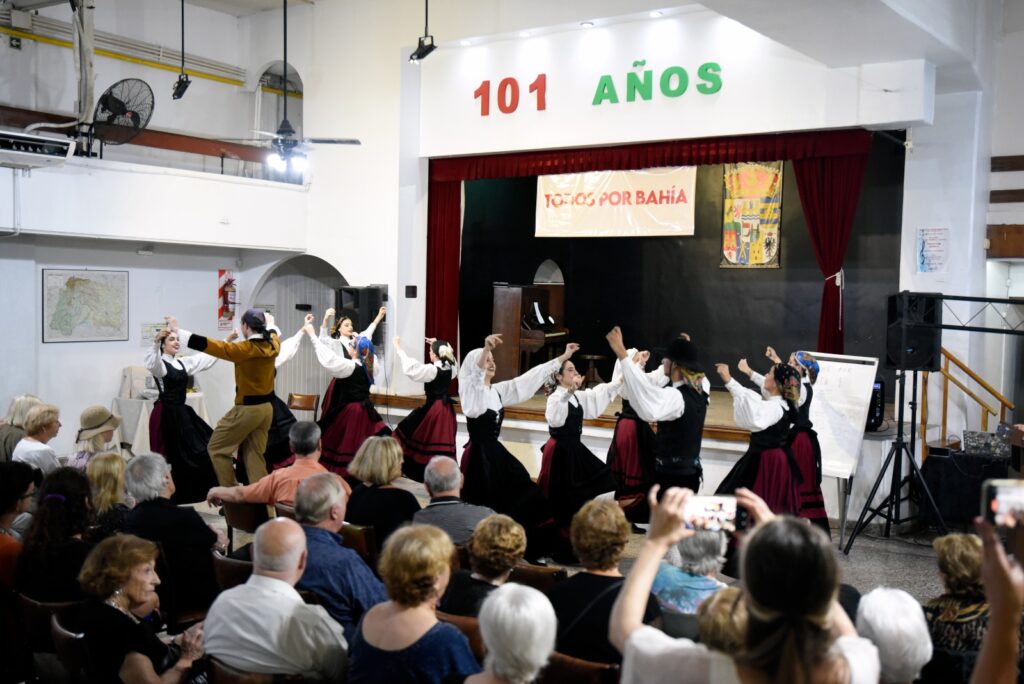 Grupo de danza evento solidario